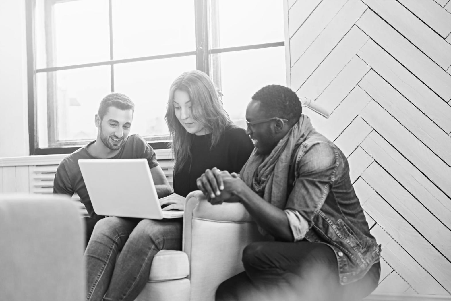 Ambiente de trabalho colaborativo para análise financeira